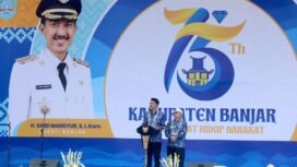 Bupati Banjar H Saidi Mansyur didampingi Wakilnya Said Idrus Al-Habsyie saat menyampaikan pidato, di puncak Harjad 75 Kabupaten Banjar, di Martapura, Rabu (27/8/2025). Foto: Agus Fahlepi/MC Kominfo for Riceknews.
