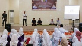 Pelajar SMA diperkenalkan Wayang Kulit Banjar di Museum Lambung Mangkurat Banjarbaru. Foto: MC Kalsel