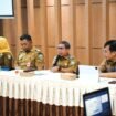 Pemkab Banjar gelar Rakor Semester I Tim Penerapan Standar Pelayanan Minimal (SPM) di Aula Kantor Bappedalitbang, Selasa (5/8/2025). Foto: RSB