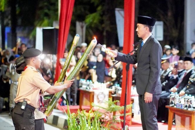 
 Bupati Banjar Pimpin Malam Taptu dan Pawai Obor Sambut HUT ke-80 RI