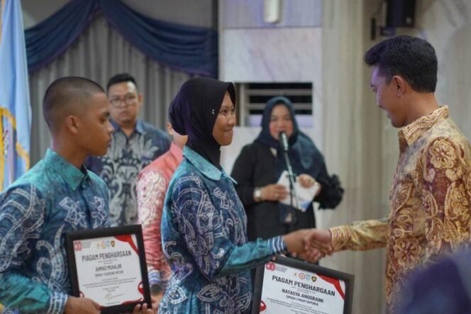 
 Sebagai penutup dari rangkaian peringatan HUT RI di Kabupaten Banjar, Bupati Saidi Mansyur menggelar malam ramah tamah di Mahligai Sultan Adam Martapura, Minggu (17/8/2025). Foto: RSB