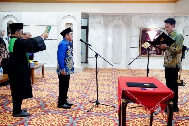 
 Prosesi Pelantikan Pj Sekda Banjar di Mahligai Sultan Adam Martapura, Kamis (31/7/2025). foto:McBanjar