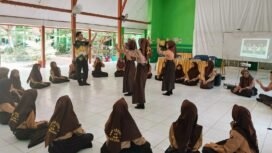 Program Gerakan Seniman Masuk Sekolah (GSMS) di SMPN 1 Martapura, Sabtu (2/8/2025). Foto: Hendra