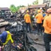 Rumah warga ludes akbat kebakaran hebat di dua RT Kelurahan Pelambuan, Kota Banjarmasin, Kalsel pada Senin (11/8/2025) dini hari. Foto: BPBD Banjarmasin