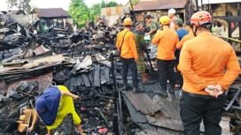 Rumah warga ludes akbat kebakaran hebat di dua RT Kelurahan Pelambuan, Kota Banjarmasin, Kalsel pada Senin (11/8/2025) dini hari. Foto: BPBD Banjarmasin