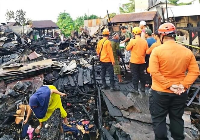 
 Rumah warga ludes akbat kebakaran hebat di dua RT Kelurahan Pelambuan, Kota Banjarmasin, Kalsel pada Senin (11/8/2025) dini hari. Foto: BPBD Banjarmasin