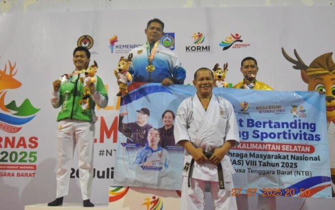 
 Tim Inorga Federasi Karate Tradisional Indonesia (FKTI) Kalimantan Selatan dari Banjarbaru meraih medali terbanyak menyumbang untuk Kalsel di FORNAS VIII 2025 di Mataram, NTB. foto: istimewa