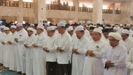 Pemprov Kalsel gelar Batamat Al-Qur'an dan Salat Hajat di Masjid Raya Sabilal Muhtadin, Banjarmasin, Senin (4/8/2025). Dalam rangka memperingati Hari Jadi ke-75 Provinsi Kalsel. Foto: MC Kalsel