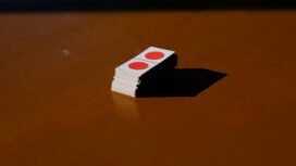 Kartu domino. Foto: Bady Abbas/Unsplash