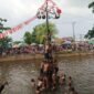 Meriahnya Panjat Pinang di Irigasi Martapura, Kegiatan Rutin Warga di Hari Kemerdekaan