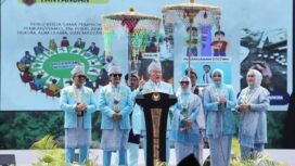 Gubernur Kalsel H Muhidin saat berpidato dalam acara puncak Harjad ke-75 Kalimantan Selatan, di Banjarbaru, Kamis (14/8/2025). Foto: adpim