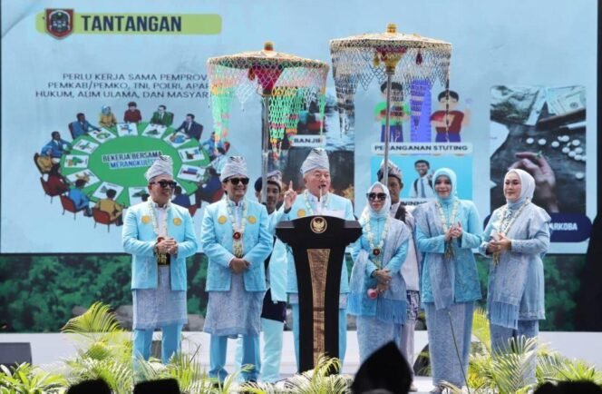
 Gubernur Kalsel H Muhidin saat berpidato dalam acara puncak Harjad ke-75 Kalimantan Selatan, di Banjarbaru, Kamis (14/8/2025). Foto: adpim