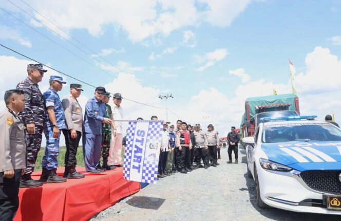 
 Polda Kalsel Serahkan 30 Ton Jagung Panen Raya ke Bulog