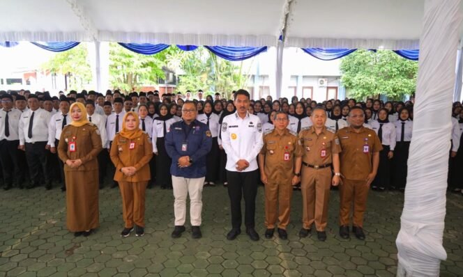 
 Bupati Banjar Melantik 369 PPPK: Tidak Boleh Mutasi Minimal 10 Tahun