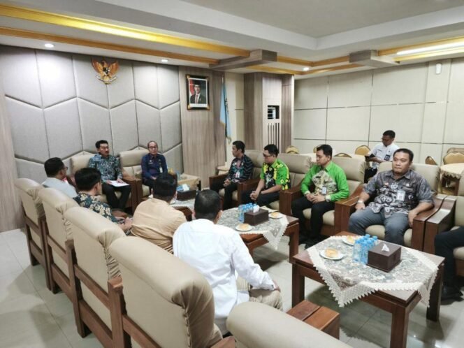 
 Audiensi Kanwil Kemenkum Kalsel dengan Bupati Banjar, di Mahligai Sultan Adam, Martapura, Jumat (12/9/2025). Foto: RSB