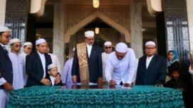 Bupati Banjar, H Saidi Mansyur, meresmikan musala putri Pondok Pesantren (Ponpes) Al-Mursyidul Amin di Kecamatan Gambut, Senin (15/9/2025). Foto: RSB