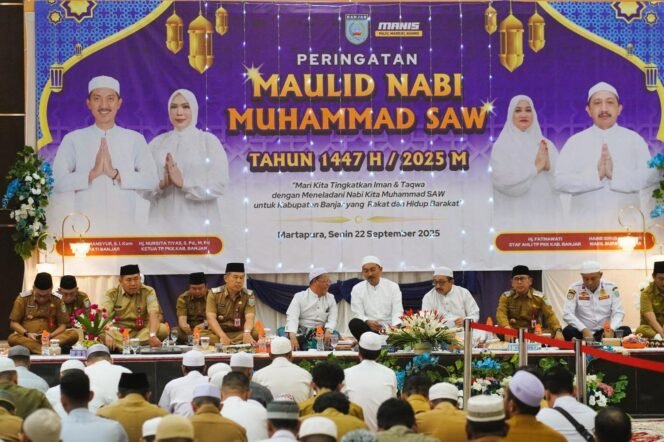 
 Pemerintah Kabupaten Banjar menggelar peringatan Maulid Nabi Muhammad SAW 1447 H di Aula KH Kasyful Anwar, Martapura, Senin (22/9/2025). Foto: MC Kominfo Banjar
