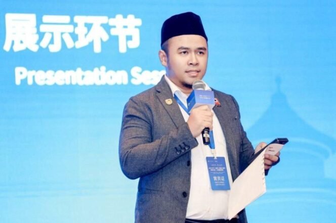 
 Ketua Forum Insinyur Muda Persatuan Insinyur Indonesia (FIM PII) Kalimantan Selatan (Kalsel), Ir. Nanang Elva Julianoor Putra, tampil di podium utama The 4th China-ASEAN Engineers Capacity Enhancement Training Program (BAST) di Beijing, Tiongkok. Foto: MC Kalsel