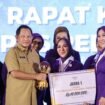 Tim Pembina Posyandu Kalsel berhasil meraih Peringkat Satu Nasional dalam Lomba TP Posyandu Provinsi Tahun 2025.
 Foto: MC Kalsel