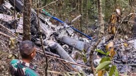 Tim SAR gabungan menemukan bangkai badan helikopter dalam kondisi sudah terbakar. Foto: istimewa