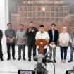 Ketua KPU Mochammad Afifuddin saat konferensi pers didampingi Anggota KPU Parsadaan Harahap, Iffa Rosita, August Mellaz, Idham Holik, Yulianto Sudrajat bersama Sekjen KPU Bernad Dermawan Sutrisno, di Gedung KPU, Selasa (16/9/2025). Foto: Humas KPU RI