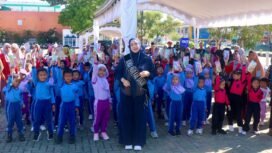 Bunda PAUD Kabupaten Banjar bersama murid TK Senam Anak Indonesia Hebat di halaman Dekranasda Martapura, Jumat (19/9/2025) pagi.