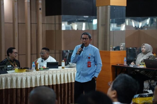 
 Pj Sekda Banjar, Ikhwansyah memaparkan Germas dalam verifikasi lapangan dilakukan oleh tim provinsi (Foto  MC Banjar)