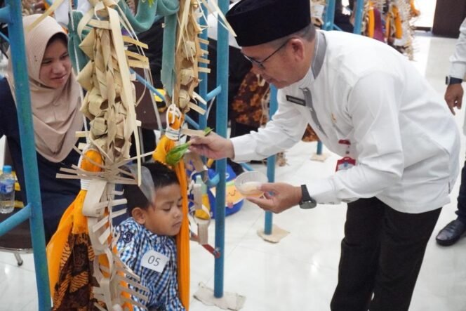 
 200 Anak PAUD Meriahkan Tradisi Baayun Maulid, Pemkab Banjar Komitmen Lestarikan Budaya Lokal