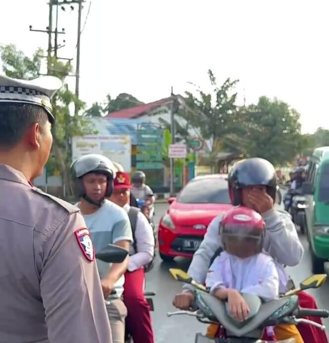 
 Polres Kotabaru Intensifkan Sosialisasi ETLE Langsung di Jalan