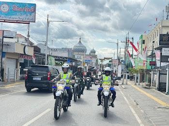 personel TNI dan Polri melaksanakan patroli gabungan di wilayah hukum Kabupaten Banjar, Senin (1/9/2025). Foto: Humas Polres Banjar