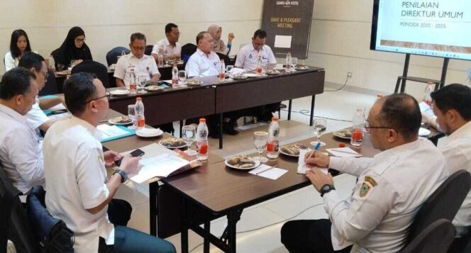 
 RUPS-LB PT Air Minum Intan Banjar di Ruby Meeting Room, Grand Qin Hotel, Banjarbaru, Rabu (24/9/2025). Foto: Haris/Ricek