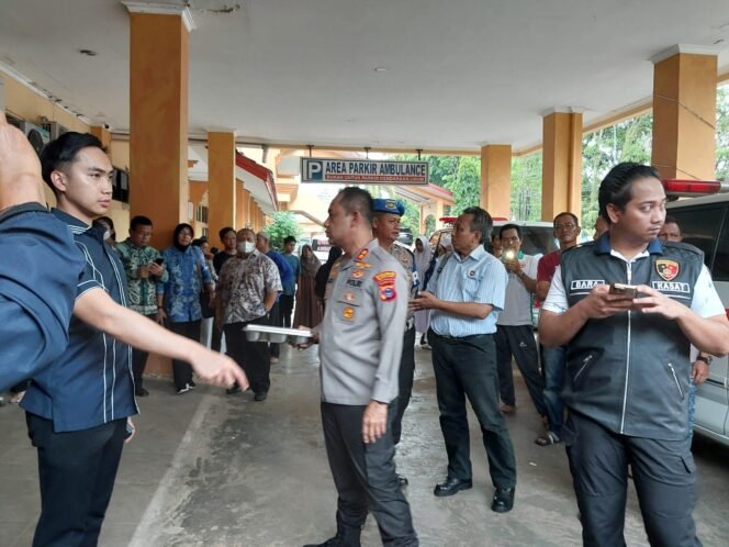 
 Puluhan Siswa di Martapura Keracunan MBG, Polres Banjar Ambil Sampel