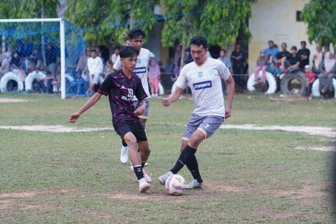 
 Bupati Banjar Buka Turnamen Sepak Bola Mangkauk Cup III, Diikuti 32 Tim Dua Kabupaten