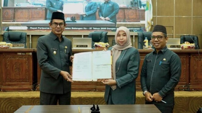 
 DPRD Balangan Menetapkan Enam Raperda Menjadi Perda