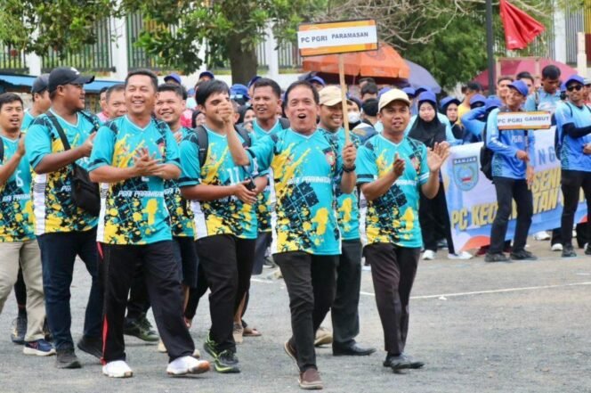 
 Pekan Olahraga dan Seni (Porseni) PGRI Kabupaten Banjar Tahun 2025 resmi dibuka, di Lapangan Voli Demang Lehman, Indrasari, Martapura, Rabu (15/10/2025). Foto: MC Kominfo
