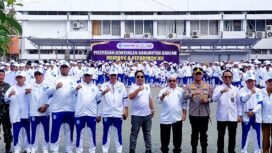 Momen berfoto bersama usai pelepasan atlet Kabupaten Banjar menunu Porprov Kalsel 2025, Senin (20/10/2025). Foto: Hendra
