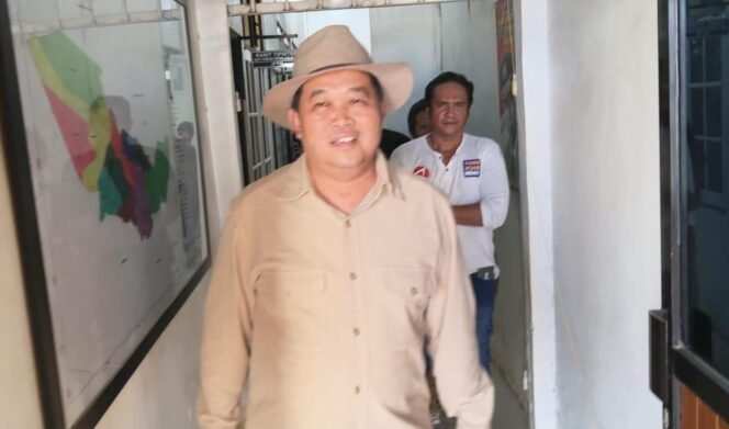 
 Ketua MAKI Beri Keterangan ke Polisi Terkait Dugaan Pungli Jual Beli Tanah di HSS