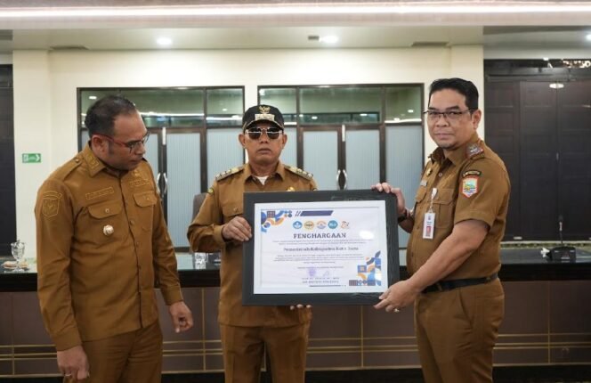 
 Dukung PSDKU ULM, Pemkab Kotabaru Raih Penghargaan Ganda