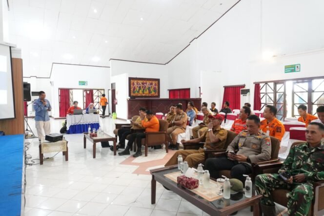 
 Indocement dan BPBD Kotabaru Perkuat Kapasitas Desa Tangguh Bencana