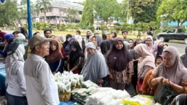 Pemkab Kotabaru menggelar Gerakan Pangan Murah dalam rangka Hari Pangan Sedunia (HPS) ke-45, di Objek Wisata Siring Laut, Kamis (16/10/2025).