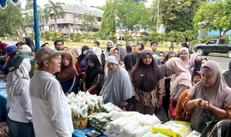 Peringati Hari Pangan Sedunia, Pemkab Kotabaru Gelar Pasar Murah di Siring Laut
