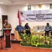 Ketua Dewan Penasehat Forum Pembauran Kebangsaan (FPK) Kabupaten Banjar, H. Mansyur saat menghadiri FGD Ketahanan Seni Budaya, yang digelar Badan Kesbangpol Banjar, di Hotel Rodhita Banjarbaru, Selasa (28/10/2025). Foto: Haris
