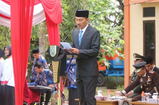 
 Bupati Banjar, H Saidi Mansyur, saat memimpin upacara Peringatan Hari Sumpah Pemuda ke-97 Tahun 2025 pada Selasa (28/10/2025) pagi. Foto: RSB