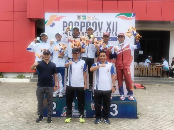 
 Atlet Balap Sepeda M Zainur Rahman dan M Fariz Abqori, meraih perak di nomor kategori TTT pada Porprov Kalsel 2025, Jumat (31/10/2025). Foto: istimewa