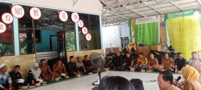 
 Sosialisasi Raperda penggabungan dua desa di Kecamatan Juai, Balangan (foto: MC Balangan)