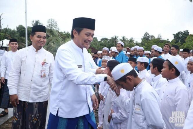 
 Wagub Kalsel Pimpin Apel Peringatan Satu Dekade Hari Santri Nasional
