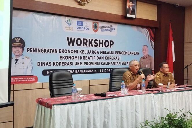 
 Dinas Koperasi dan UKM Provinsi Kalsel gelar Workshop Peningkatan Ekonomi Keluarga melalui Pengembangan Ekonomi Kreatif dan Koperasi di Banjarmasin, Selasa (14/10/2025). Foto: MC Kalsel.