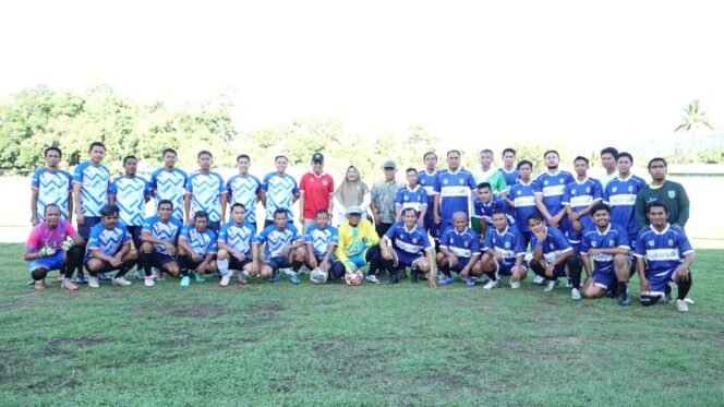 
 KORPRI Balangan Akhiri Studi Tiru di Kotabaru dengan Pertandingan Sepakbola