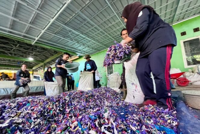
 Pemkab Banjar Kirim Perdana RDF Olahan Sampah ke PT Indocement Kotabaru