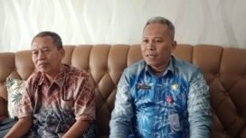 Ketua Tim Dokter Anak Kalsel Prof. dr. Edi Hartoyo (kiri) dan Kepala Dinas Kesehatan Kalsel, dr. Diauddin. foto: istimewa